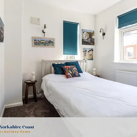 Mid-century Seascape 3-bed Free Parking بيت للعطل *