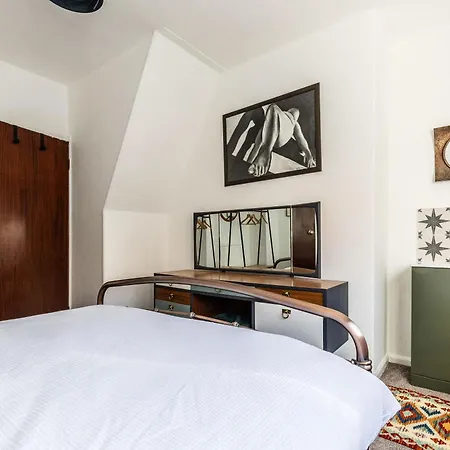 Mid-century Seascape 3-bed Free Parking *