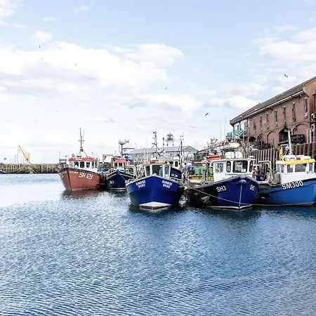 Mid-century Seascape 3-bed Free Parking * 斯卡伯勒