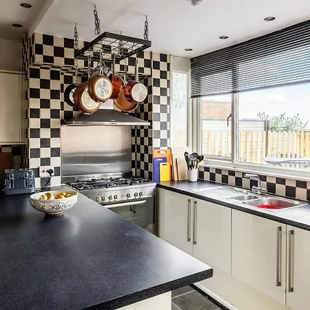 Mid-century Seascape 3-bed Free Parking Feriehus Scarborough