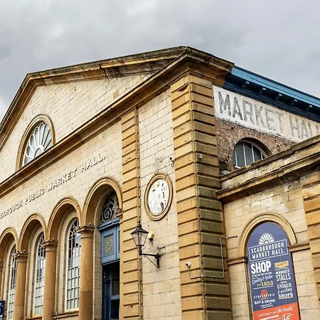 Mid-century Seascape 3-bed Free Parking Scarborough