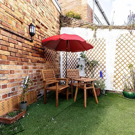 Mid-century Seascape 3-bed Free Parking * 斯卡伯勒