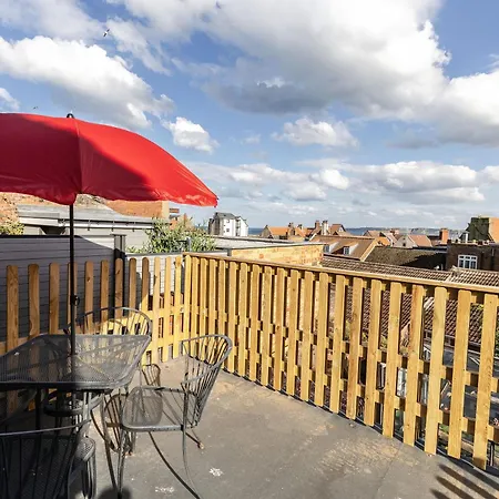 Mid-century Seascape 3-bed Free Parking Semesterbostad *