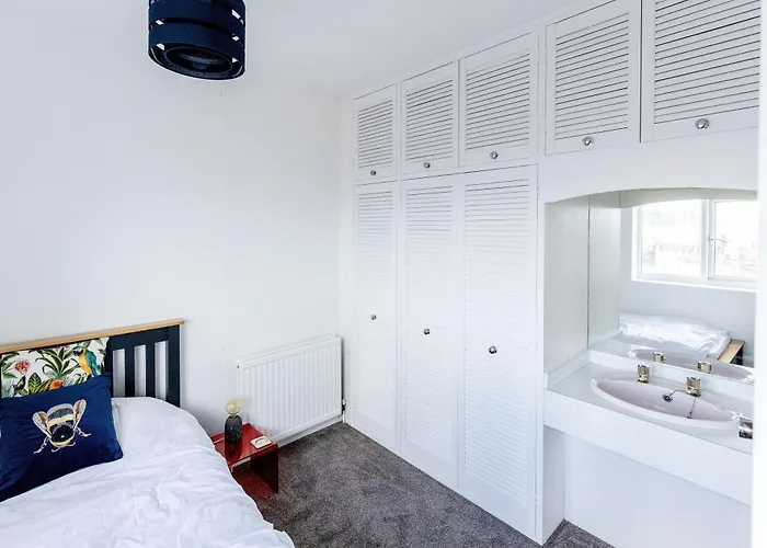 Mid-century Seascape 3-bed Free Parking Semesterbostad Scarborough