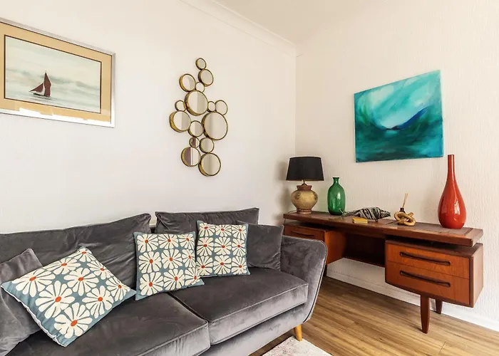 Mid-century Seascape 3-bed Free Parking Semesterbostad Scarborough