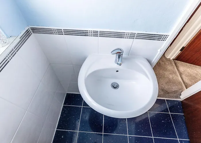 Mid-century Seascape 3-bed Free Parking *