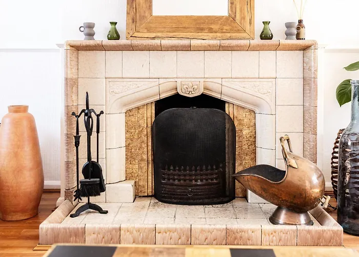 Mid-century Seascape 3-bed Free Parking Scarborough