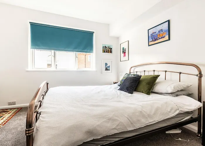 Mid-century Seascape 3-bed Free Parking * Scarborough