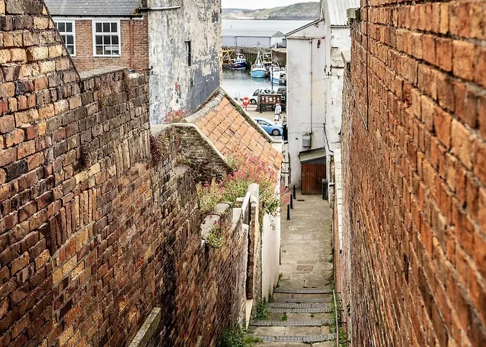 Mid-century Seascape 3-bed Free Parking *