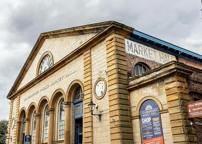 Mid-century Seascape 3-bed Free Parking Scarborough