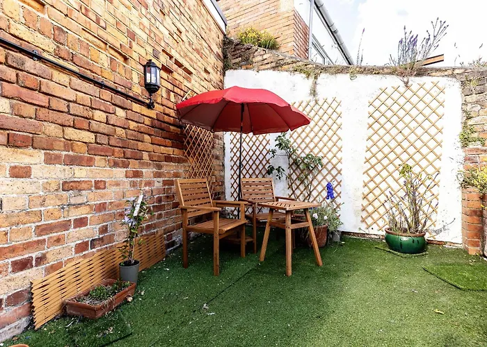 Mid-century Seascape 3-bed Free Parking * Scarborough