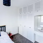 Mid-century Seascape 3-bed Free Parking 펜션 스카버러