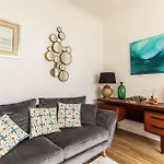 Mid-century Seascape 3-bed Free Parking 펜션 스카버러