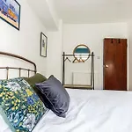 Mid-century Seascape 3-bed Free Parking
