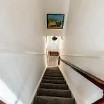 Mid-century Seascape 3-bed Free Parking 펜션 *